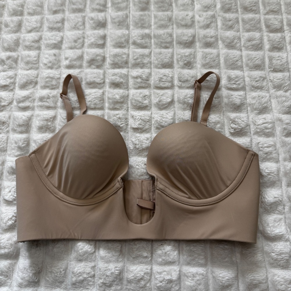 Skims Medium Deep Plunge Shapewear Bra Convertible Strapless Neutral Nude